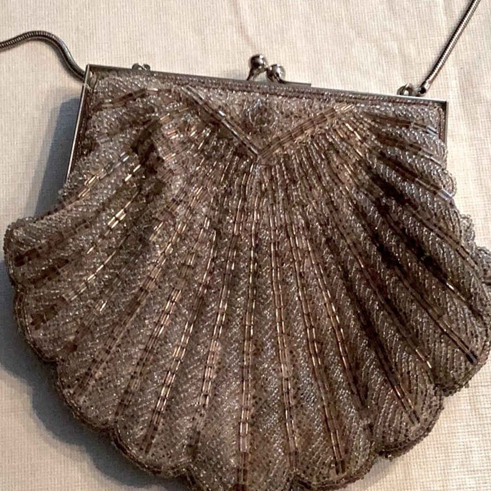 Pretty beaded evening bag with chain